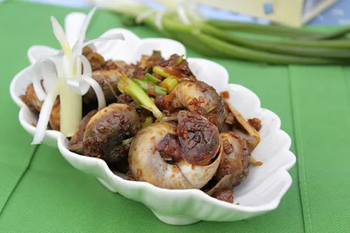 Ốc mỡ xào sa tế vừa ăn vừa hít hà cực đã