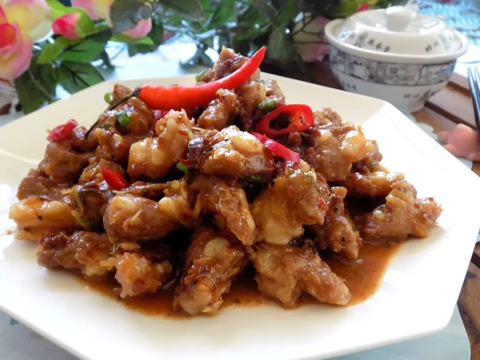 Cách làm sụn heo rim mắm cá giòn ngon cực đậm đà