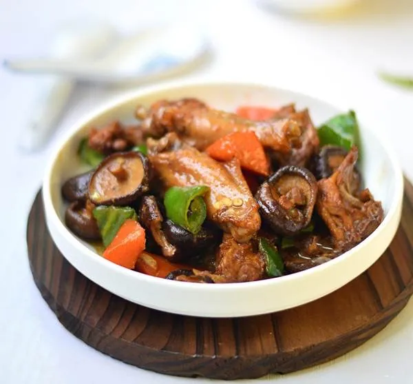 Cách làm món thịt gà kho nấm ngon đậm đà