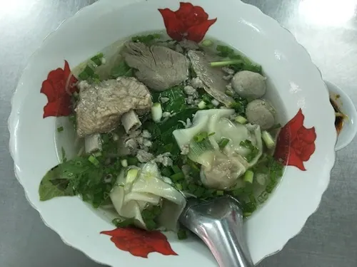 Đến Vũng Tàu gợi ý ngay món mì thảy và gỏi cá mai kẻo không ăn về lại tiếc
