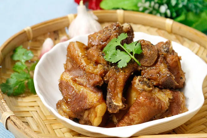 Sườn kho tiêu thơm nồng ngon hết sẩy ngày mưa