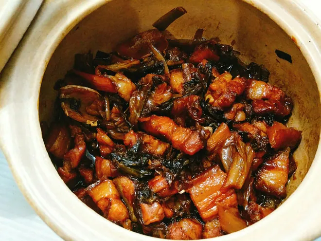 Thịt kho dưa mặn đậm đà ăn cùng cơm nóng thì còn gì ngon bằng