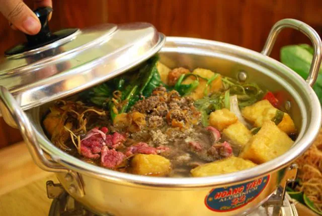 Lẩu cua đồng Tây Nguyên món ngon day dứt nỗi nhớ quê