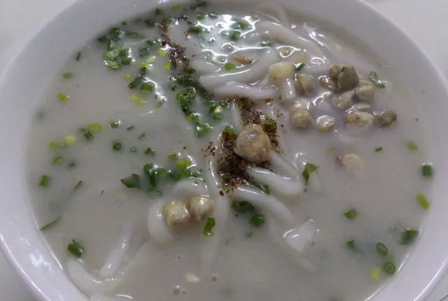 Bánh canh hến nước cốt dừa Bến Tre ngon độc và lạ