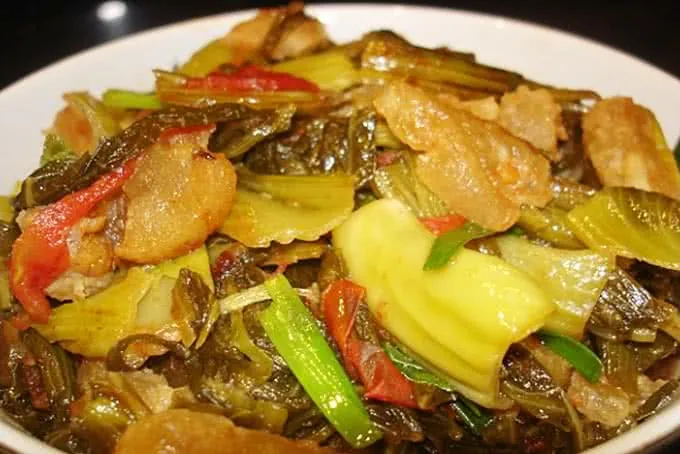 Cách làm món dưa chua xào tóp mỡ ăn cực ngon và hao cơm