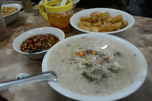 Đến hội Lim tranh thủ thưởng thức cháo cá Tích Nghi và thịt chuột Đình Bảng ngon trứ danh