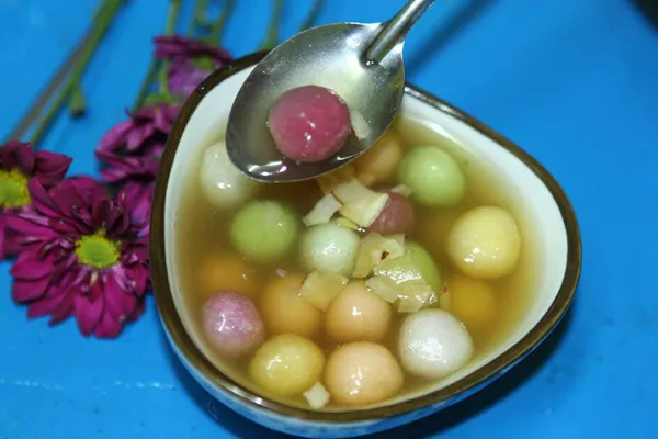 Trở lạnh rồi làm chè bột lọc ngũ sắc ăn cho ấm bụng thôi