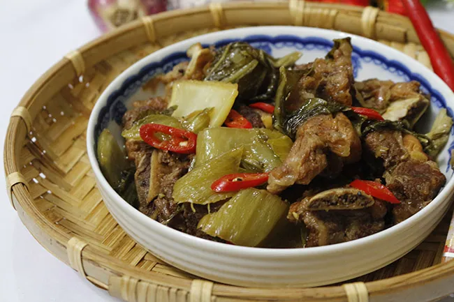 Sườn om dưa chua ngon xuýt xoa nhìn thôi đã thèm