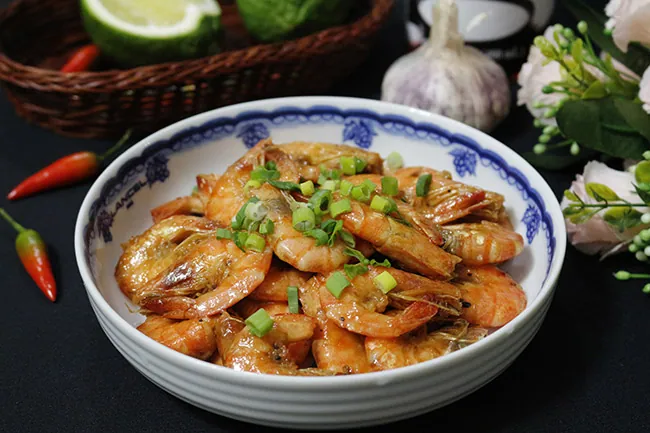 Tôm rim nước dừa vừa béo vừa ngon đánh bay cả nồi cơm