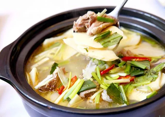 Canh gà nấu măng cực ngon và đậm đà cho bữa tối