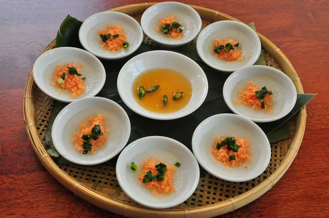 Đặc sản bình dị xứ Huế đi đâu cũng gặp