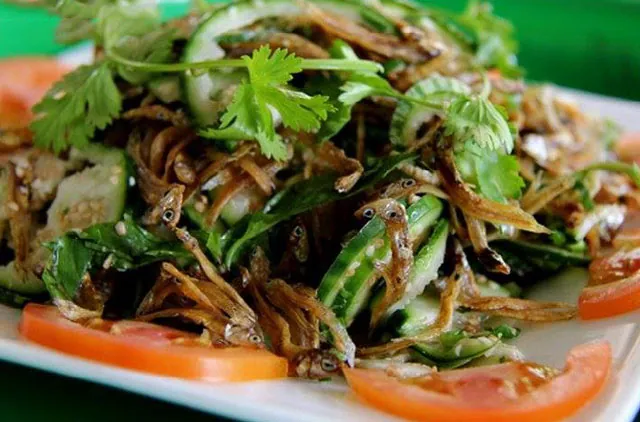 Gỏi cà đắng cá cơm – Món ăn dân dã làm say lòng du khách của người dân Buôn Ma Thuột