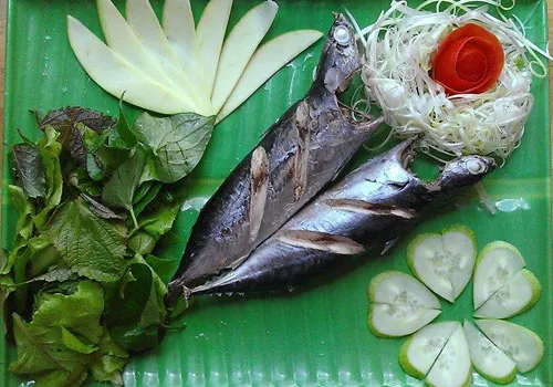 Cá ồ cuốn bánh tráng – đặc sản biển Trà Vinh