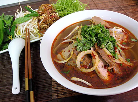 Bí quyết nấu món bún bò Huế ngon chuẩn vị