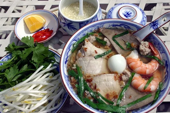 Vào bếp nấu hủ tiếu Nam Vang đãi cả nhà cuối tuần