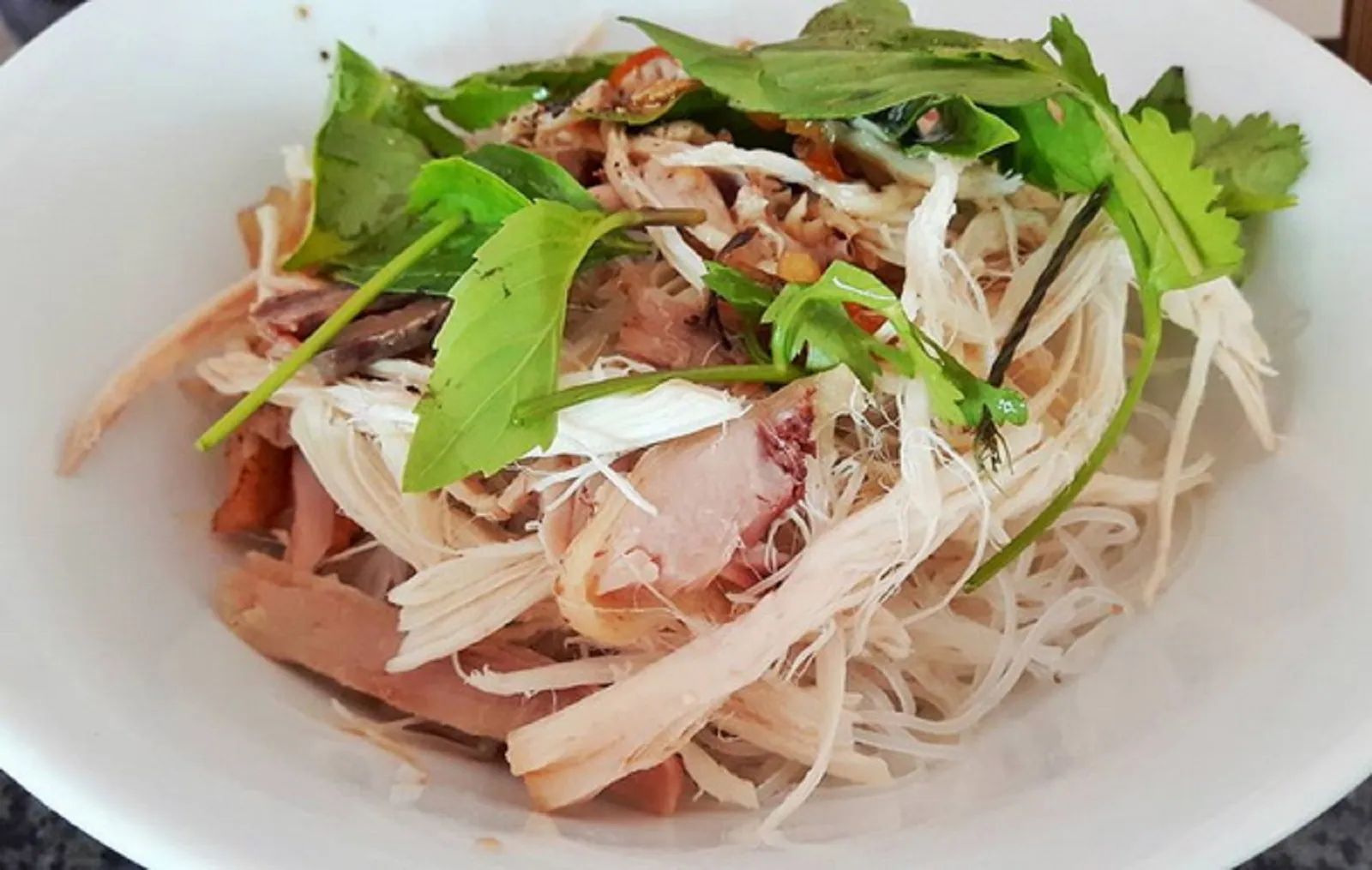 Đến phố núi Gia Lai nhớ đừng bỏ lỡ món phở khô nhé