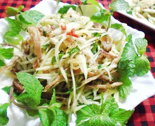 Kích thích vị giác với món gỏi xoài xanh khô mực