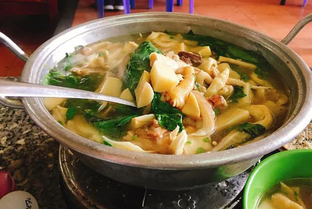 Lẩu gà lá é, món ngon chỉ có ở Đà Lạt