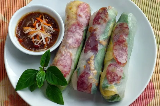 Mách bạn cách làm bò bía mặn không hề khó