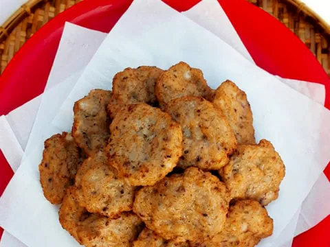 Chẳng cần đi Hải Phòng vẫn có thể thưởng thức món chả mực chuẩn vị thơm dai tại nhà