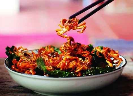 Chua ngọt, giòn tan cua đồng rang me