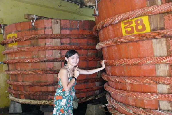 Nước mắm Phú Quốc-nguyên liệu không thể thiếu trong moi gia đình