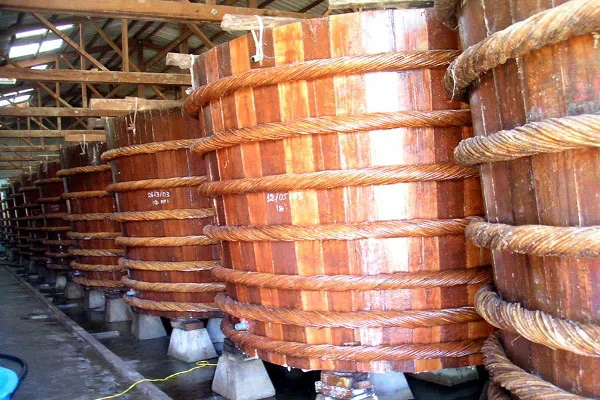 Nước mắm Phú Quốc-nguyên liệu không thể thiếu trong moi gia đình