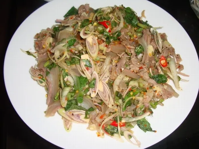 Tái Dê Hoa Lư – Món đặc Sản Hút Khách Ở Ninh Bình
