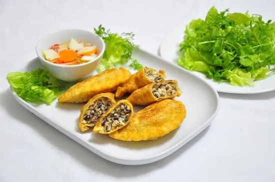 Bánh gối Hà Nội hấp dẫn thực khách mọi lứa tuổi