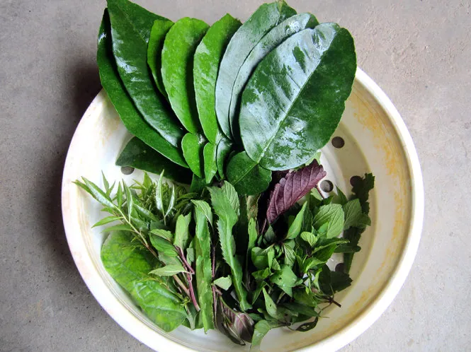 Lạ miệng với món chả cuốn lá bưởi của dân tộc Mường