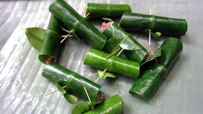 Lạ miệng với món chả cuốn lá bưởi của dân tộc Mường
