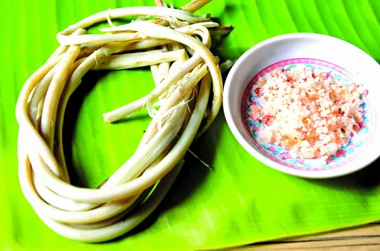 Món ăn đãi khách quý của người Tây Nguyên “Canh thụt và đòn mây”