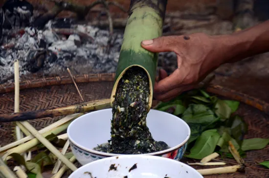 Món ăn đãi khách quý của người Tây Nguyên “Canh thụt và đòn mây”