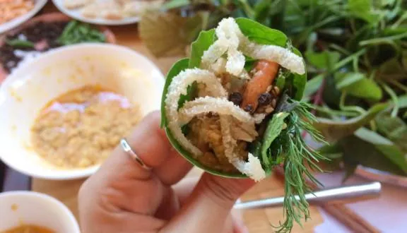 Gỏi lá Kom Tum, món đặc sản của núi rừng Tây Nguyên