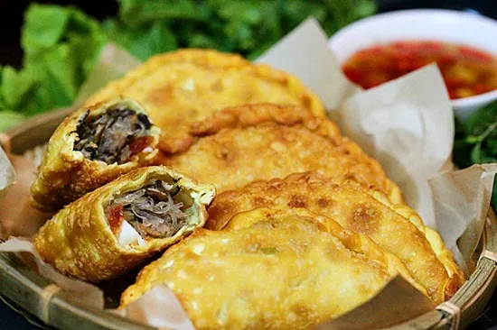 Bánh gối Hà Nội hấp dẫn thực khách mọi lứa tuổi