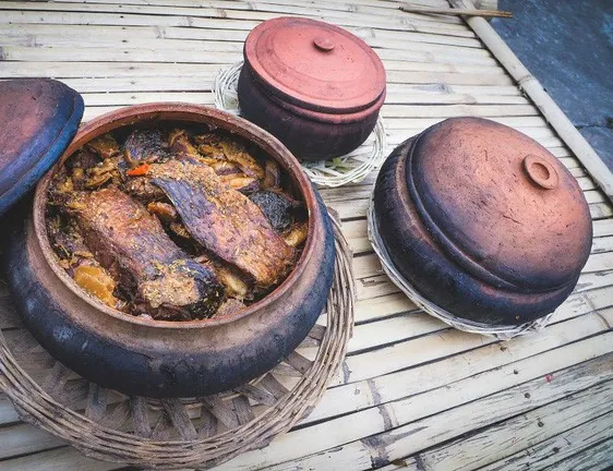 Về làng Vũ Đại thưởng thức món cá kho nồi đất dân dã ngon nức lòng những ngày giáp Tết