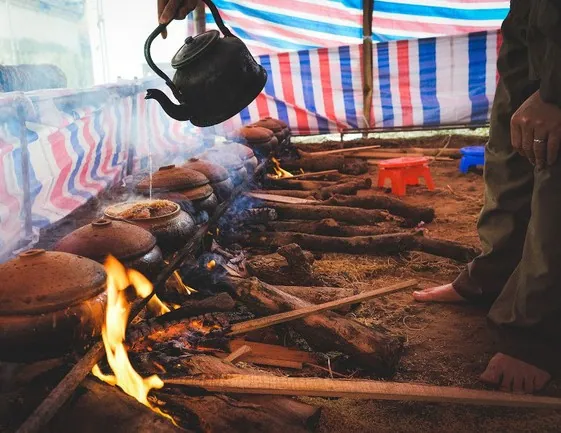 Về làng Vũ Đại thưởng thức món cá kho nồi đất dân dã ngon nức lòng những ngày giáp Tết