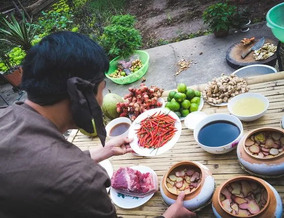 Về làng Vũ Đại thưởng thức món cá kho nồi đất dân dã ngon nức lòng những ngày giáp Tết
