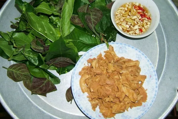 Đặc sản thịt lợn muối chua Hòa Bình ngon không cưỡng nổi