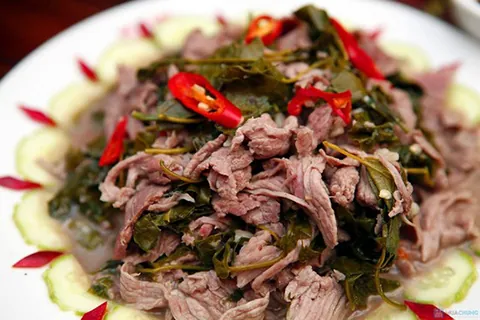 Mê mẩn trước thịt trâu nấu lá lồm của người Mường