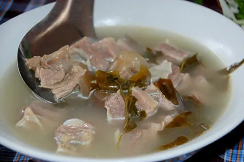 Mê mẩn trước thịt trâu nấu lá lồm của người Mường