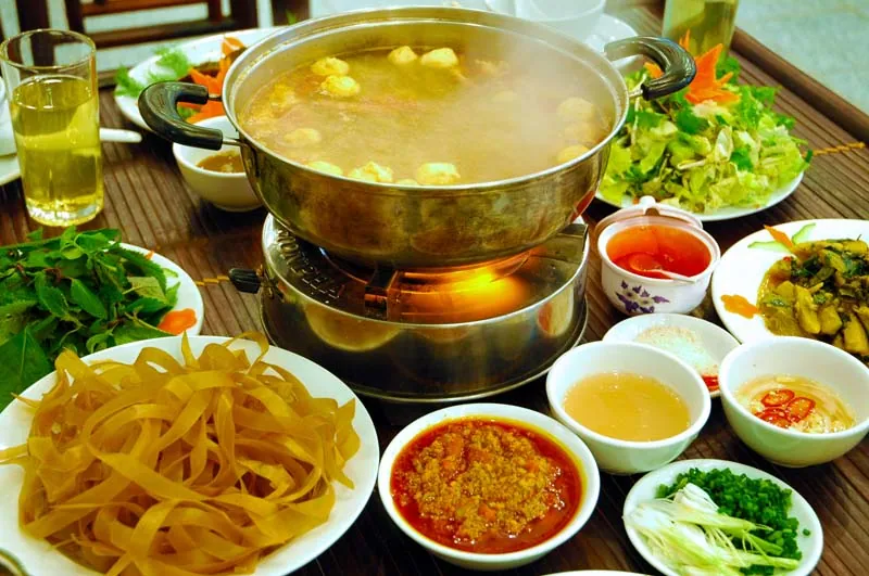 Bánh đa cua, món đặc sản khó quên của thành phố hoa phượng đỏ