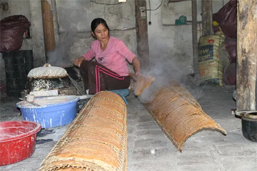 Bánh đa gấc Kẻ Sặt, món đặc sản nức tiếng Hải Dương