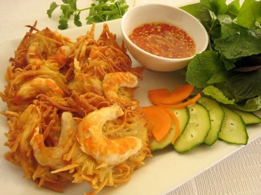 Đặc sản Bánh tôm hồ Tây Hà Nội tuyệt ngon bạn nên thử