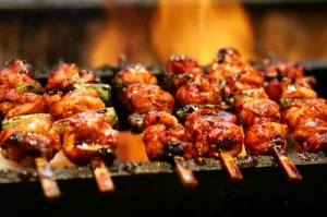 Thịt lợn rừng xiên nướng Mai Châu Hòa Bình tôn lên nét độc đáo vùng miền