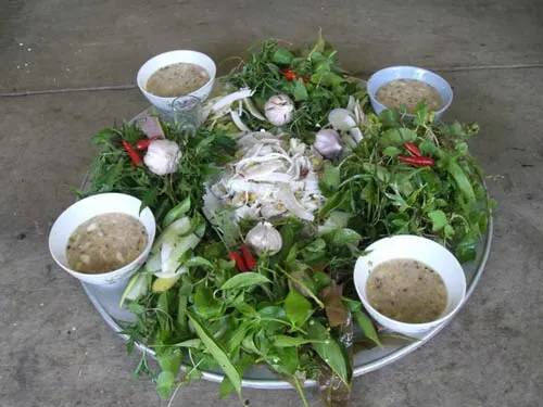 Mê mẩn gỏi cá mè dân dã đậm chất quê của Hiệp Hòa, Bắc Giang