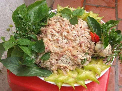 Mê mẩn gỏi cá mè dân dã đậm chất quê của Hiệp Hòa, Bắc Giang