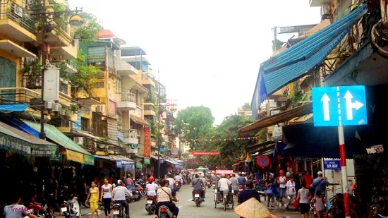 Phố Hàng Đường – Hà Nội và những tiệm ô mai nổi tiếng