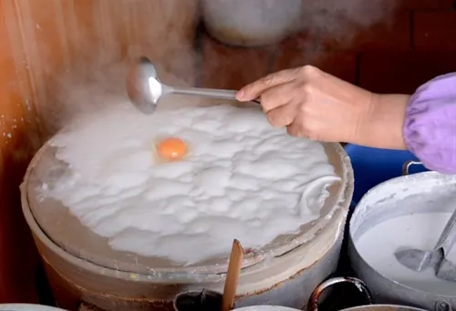Bánh cuốn trứng độc đáo chỉ có ở Lạng Sơn