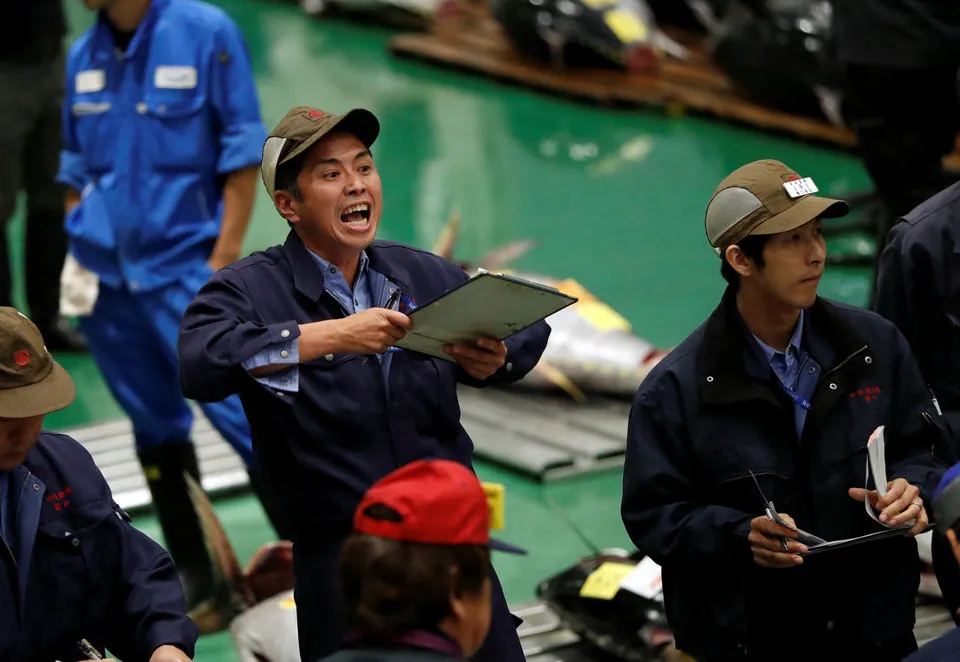 Chợ cá lớn nhất thế giới ở Nhật Bản bị đóng cửa hay dời địa điểm?